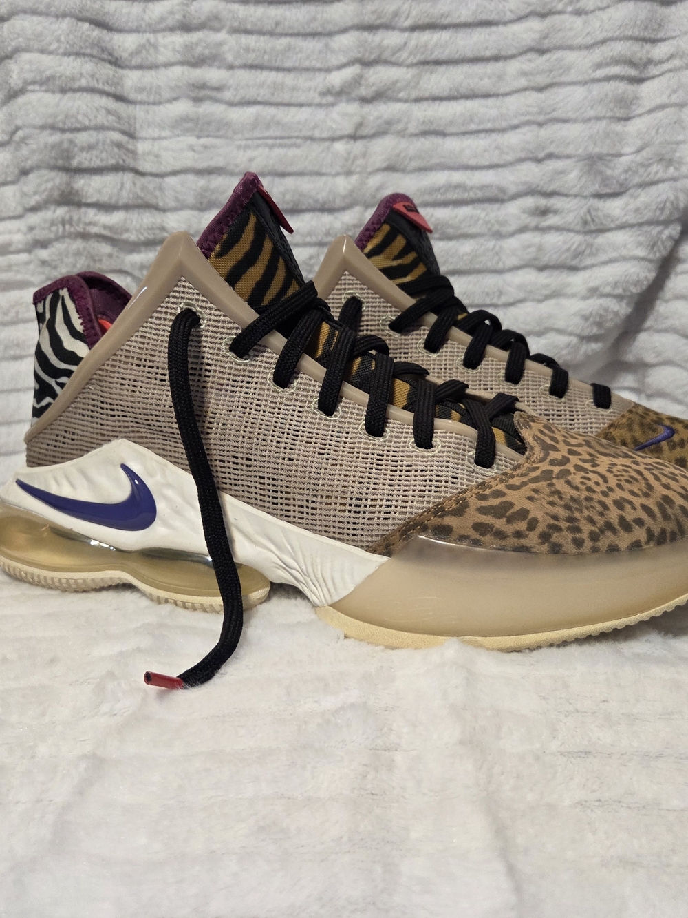 Size 10 Nike LeBron Xix Low Safari men's basketball shoes.